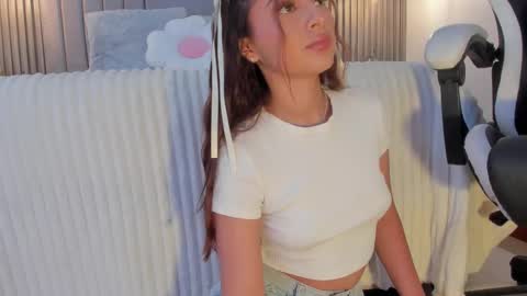 Snapshot of sara_beltran chatting on March 5, 2:36 am Sara online show from March 5, 2:36 am