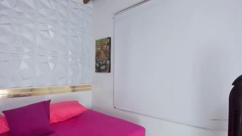 Sara Collins online show from December 12, 3:05 pm