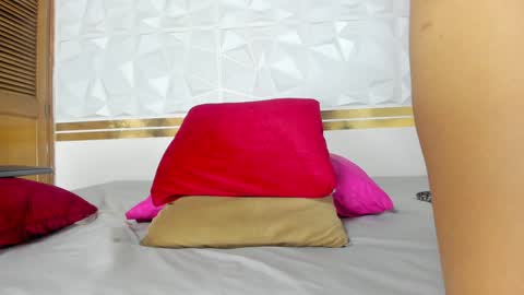 Sara Collins online show from February 5, 3:09 pm