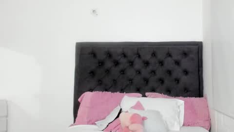 Snapshot of sara_evans01 chatting on January 11, 4:16 am sara online show from January 11, 4:16 am