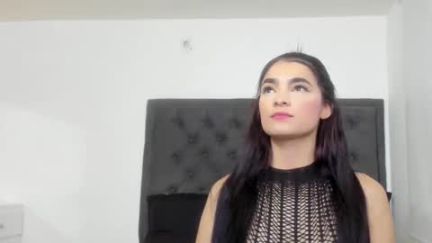 Snapshot of sara_evans01 chatting on February 13, 4:22 am sara online show from February 13, 4:22 am