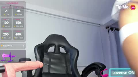 Snapshot of sara_evans01 chatting on October 21, 1:28 am sara online show from October 21, 1:28 am