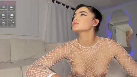 Snapshot of sara_evans01 chatting on November 23, 2:22 am sara online show from November 23, 2:22 am