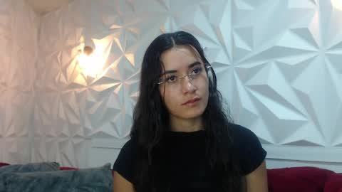 Snapshot of sara_hoffman_4 chatting on May 20, 12:00 pm Sara online show from May 20, 12:00 pm