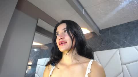 Snapshot of sara_hoffman_4 chatting on May 29, 12:36 pm Sara online show from May 29, 12:36 pm
