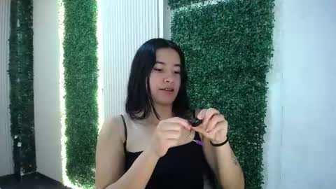 Snapshot of sara_hoffman_4 chatting on June 20, 12:52 pm Sara online show from June 20, 12:52 pm