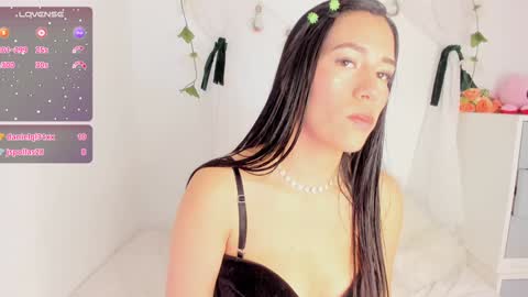 Sara  online show from January 25, 5:08 pm