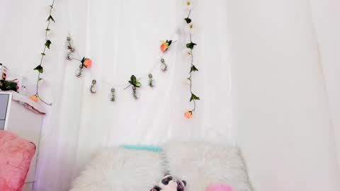 Sara  online show from February 7, 2:58 pm