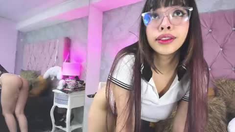 sara lee7 online show from October 8, 9:01 pm