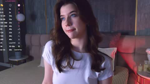 Sara online show from April 17, 4:32 pm