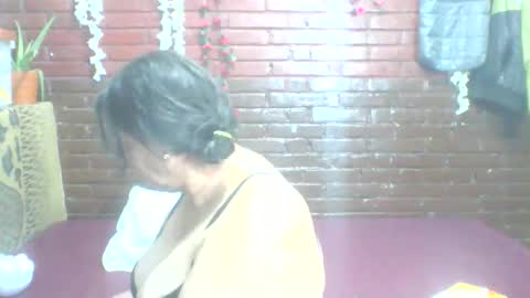 Snapshot of sara_love43 chatting on April 8, 5:29 am Sara love online show from April 8, 5:29 am