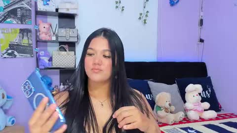 Snapshot of sara_mendez2_ chatting on February 18, 12:04 am Sara Mendez online show from February 18, 12:04 am