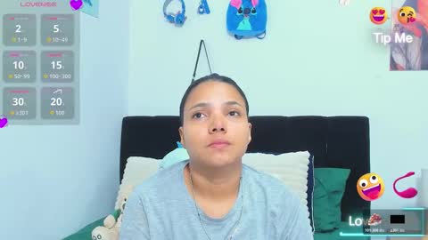 Snapshot of sara_mendez2_ chatting on December 14, 2:06 am Sara Mendez online show from December 14, 2:06 am