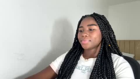 Snapshot of sara_muscle chatting on October 23, 1:38 am Sara online show from October 23, 1:38 am