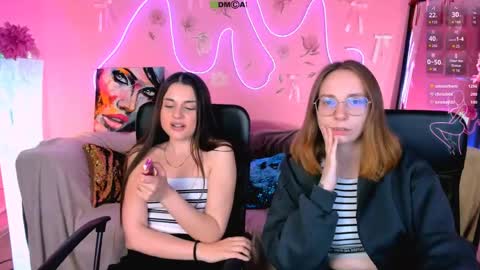 Sara online show from April 28, 7:19 pm