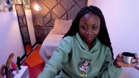 S A R A online show from November 5, 2:39 pm