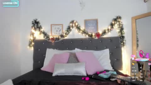 Sara  online show from December 15, 5:50 pm