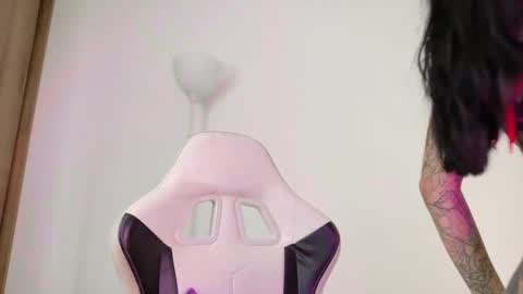 Sara online show from April 22, 2:18 pm