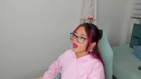 sara_red_x online show from May 31, 3:26 am