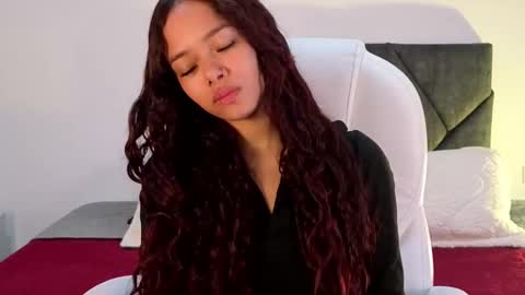 Snapshot of sara_sharma chatting on September 17, 4:08 pm sara online show from September 17, 4:08 pm