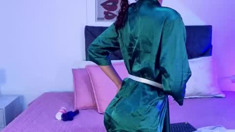 Snapshot of sara_sharma chatting on September 18, 2:08 pm sara online show from September 18, 2:08 pm