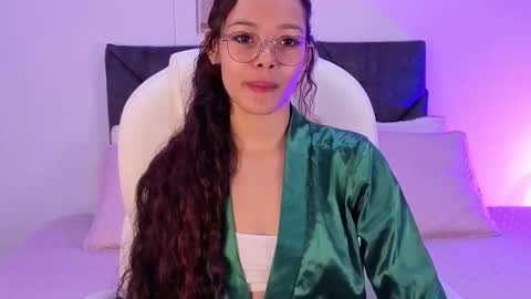 Snapshot of sara_sharma chatting on September 23, 2:20 pm sara online show from September 23, 2:20 pm