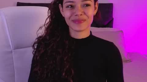 Snapshot of sara_sharma chatting on October 27, 2:32 pm sara online show from October 27, 2:32 pm