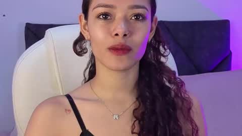 Snapshot of sara_sharma chatting on November 6, 2:29 pm sara online show from November 6, 2:29 pm