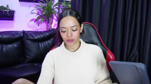 Snapshot of sara_sharma chatting on December 4, 2:26 pm sara online show from December 4, 2:26 pm