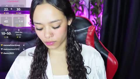 Snapshot of sara_sharma chatting on December 19, 2:35 pm sara online show from December 19, 2:35 pm