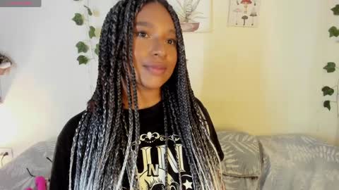 Snapshot of sara_sophiee chatting on January 21, 4:43 am sara sofia online show from January 21, 4:43 am