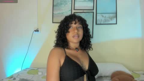 Snapshot of sara_sophiee chatting on December 18, 8:15 pm sara sofia online show from December 18, 8:15 pm