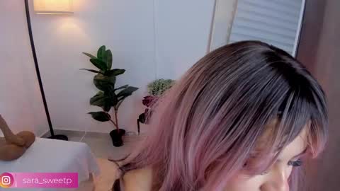 Snapshot of sara_sweett9 chatting on December 5, 11:07 pm sara_sweett9 online show from December 5, 11:07 pm