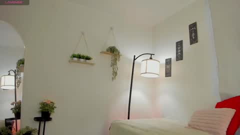 Snapshot of sara_sweett9 chatting on October 9, 9:35 pm sara_sweett9 online show from October 9, 9:35 pm