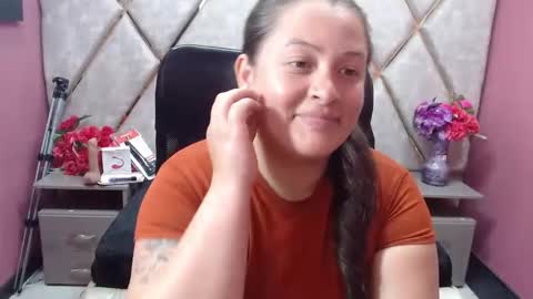 sara_thonson_ online show from February 13, 11:45 pm