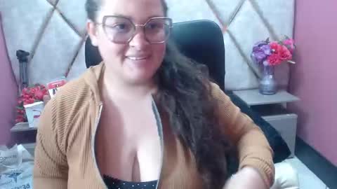 sara_thonson_ online show from February 24, 3:37 am