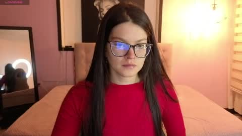 sara_valderrama_ online show from April 7, 12:38 pm
