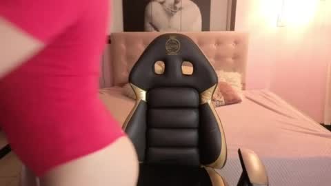 sara_valderrama_ online show from April 23, 12:15 pm