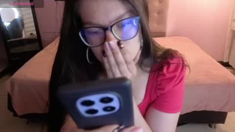sara_valderrama_ online show from July 28, 4:39 pm