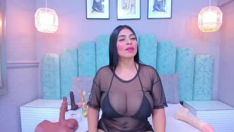 Snapshot of sara_vanegas1 chatting on January 8, 6:52 pm Sara online show from January 8, 6:52 pm