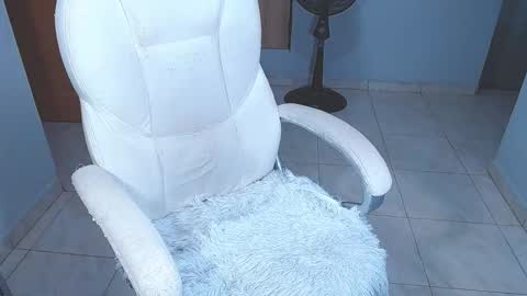 Snapshot of sara_y_rauw chatting on November 9, 10:41 pm Sara online show from November 9, 10:41 pm