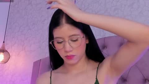 Snapshot of saraa_joness_ chatting on April 30, 6:25 pm Sara online show from April 30, 6:25 pm