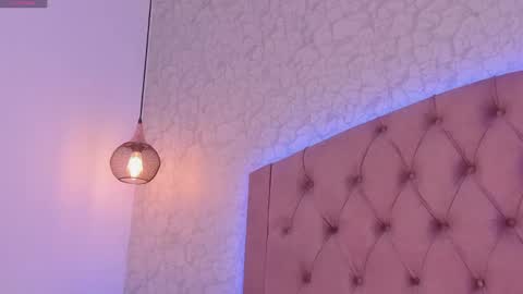 Snapshot of saraa_joness_ chatting on May 16, 6:28 pm Sara online show from May 16, 6:28 pm