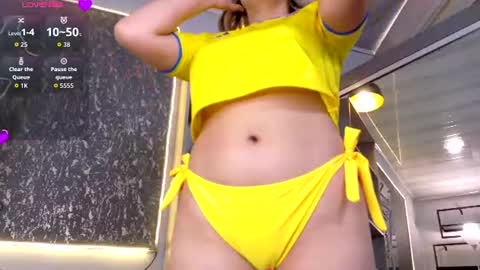 Snapshot of saraa_love_ chatting on June 23, 7:12 pm Saraa online show from June 23, 7:12 pm