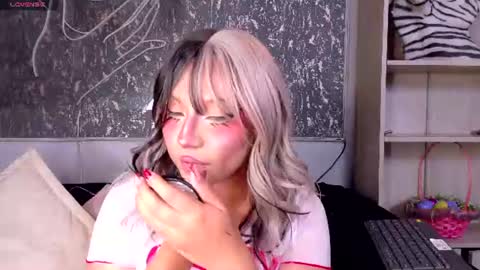 Snapshot of saraa_love_ chatting on July 6, 7:16 pm Saraa online show from July 6, 7:16 pm