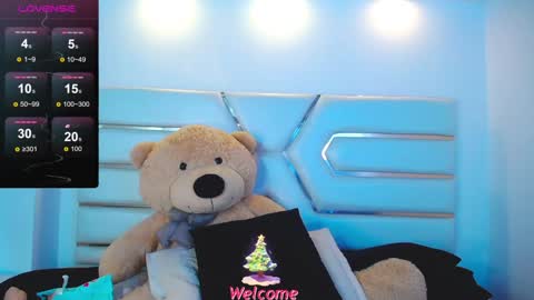 Snapshot of saraa_milleer chatting on December 5, 3:37 am Sara Miller online show from December 5, 3:37 am