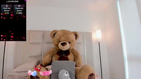 Snapshot of saraa_milleer chatting on February 11, 9:56 pm Sara Miller online show from February 11, 9:56 pm