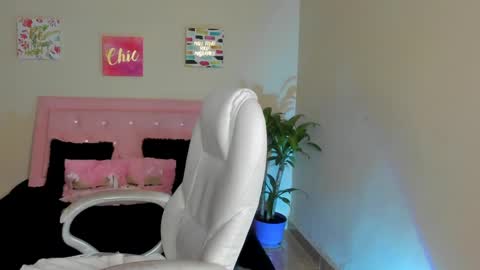 Sarah Ramirez online show from February 25, 5:36 pm