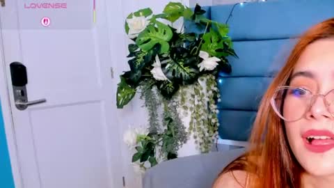 Snapshot of saraalvarezx chatting on June 10, 4:01 am Sara Alvarezx online show from June 10, 4:01 am