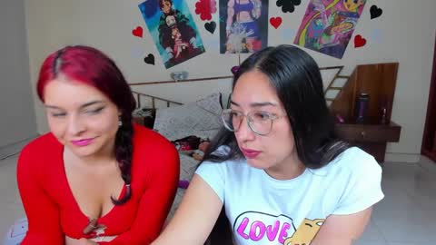 Snapshot of saraandmarilyn chatting on December 30, 5:02 pm Alahia and Marilyn online show from December 30, 5:02 pm